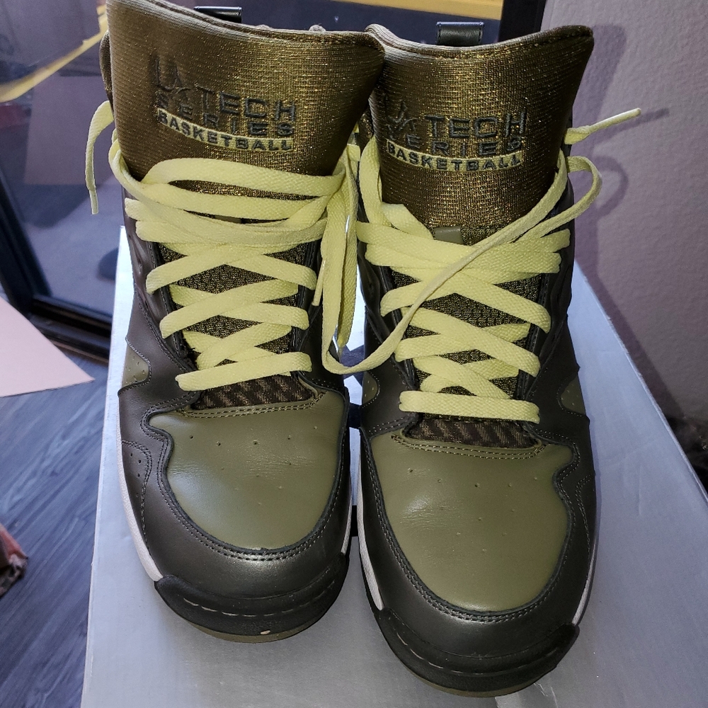 Sneakers